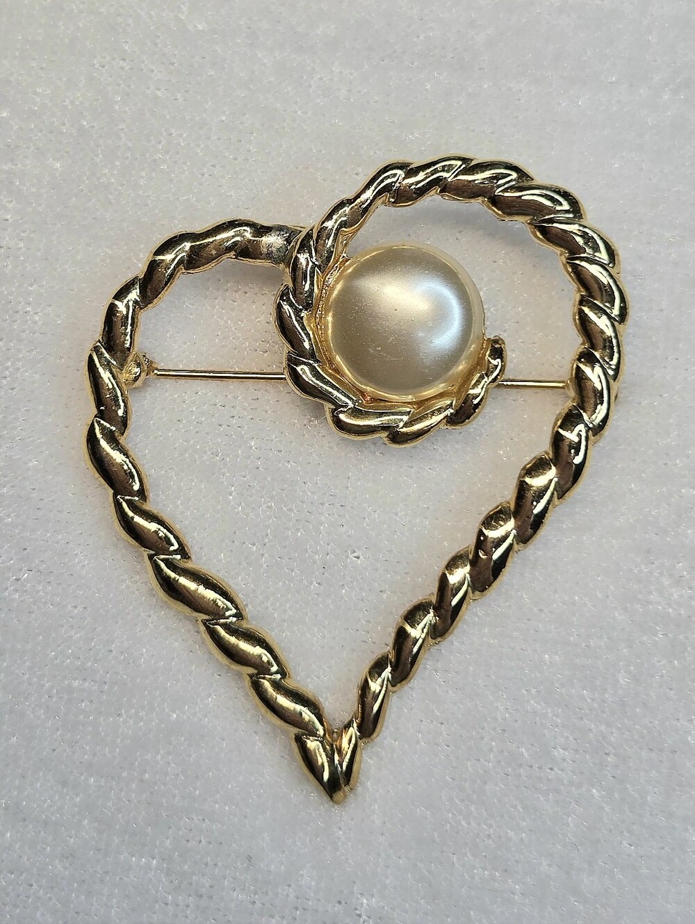Vintage Gold-toned Large Cream-colored Faux Pearl Twisted Rope Heart Brooch /Pin